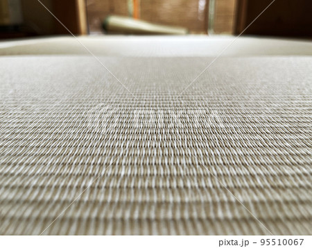 和室に敷かれた畳 95510067