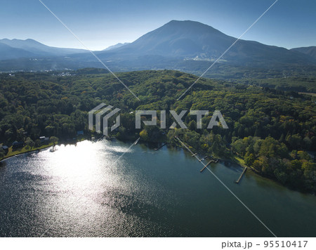 野尻湖と黒姫山 長野県信濃町(ドローンによる空撮) 野尻湖と黒姫山 長野県信濃町(ドローンによる空撮) 95510417