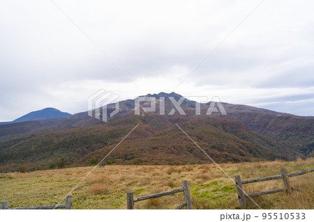 大山の山頂から見た赤薙山（日光の霧降高原〜霧降の滝） 95510533