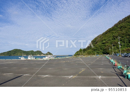 初秋の島根半島四十二浦 千酌浦の岸壁風景 初秋の島根半島四十二浦 千酌浦の岸壁風景 95510853