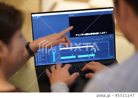 動画・映像クリエイター ビジネスパートナー　ノートパソコン　映像制作 95511147