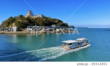 唐津城と渡し船 95511851