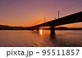 線路と夕焼け 95511857