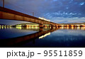 線路と夜景 95511859