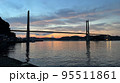 呼子大橋と朝焼け 95511861