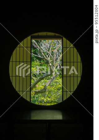 京都・御寺泉涌寺別院 雲龍院「悟りの窓」 京都・御寺泉涌寺別院 雲龍院「悟りの窓」 95512004