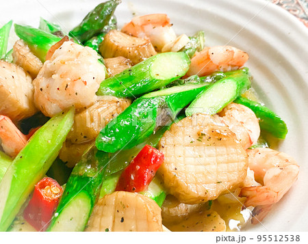 中国家庭料理・芦笋虾仁烩素鮑魚（アスパラ、海老とエリンギの中華炒め） 95512538