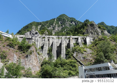 黒四ダムを支える 山崩れを防ぐ巨大な擁壁 黒四ダムを支える 山崩れを防ぐ巨大な擁壁 95513112