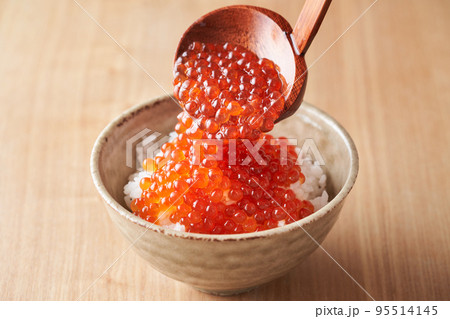 白いご飯に乗せたいくら醤油漬け 白いご飯に乗せたいくら醤油漬け 95514145