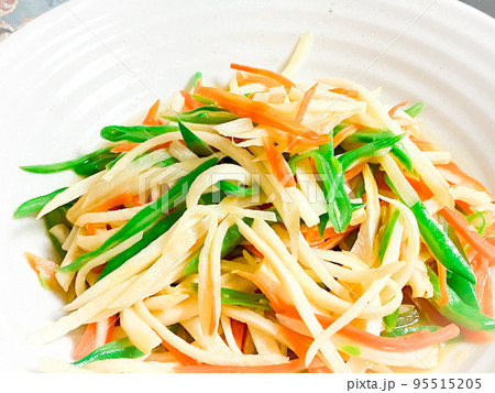 中国家庭料理・茭白三絲（マコモダケと彩り野菜の中華炒め） 95515205