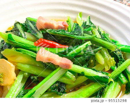 中国家庭料理・咸肉炒芦笋叶（アスパラ菜とベーコンの中華炒め） 95515298