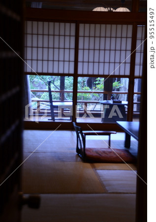 老舗旅館の客室 老舗旅館の客室 95515497