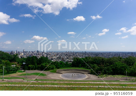 山の上の公園から見える市街地 95516059