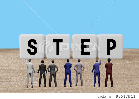 STEPの文字ブロックをみるビジネスマン 95517911