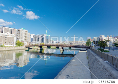 朝の紫川と室町大橋 北九州市小倉 朝の紫川と室町大橋 北九州市小倉 95518780