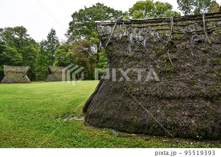 茅野市尖石縄文考古館、与助尾根遺跡の復元住居 茅野市尖石縄文考古館、与助尾根遺跡の復元住居 95519393
