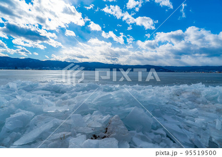 【冬素材】諏訪湖の寄せ氷【長野県】 95519500