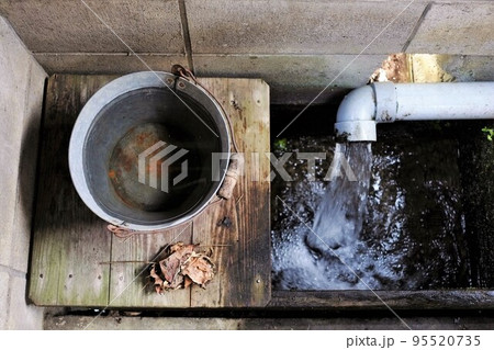 用水路の水汲み場 95520735