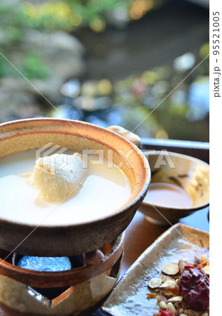 薬膳で食べる湯豆腐 95521005