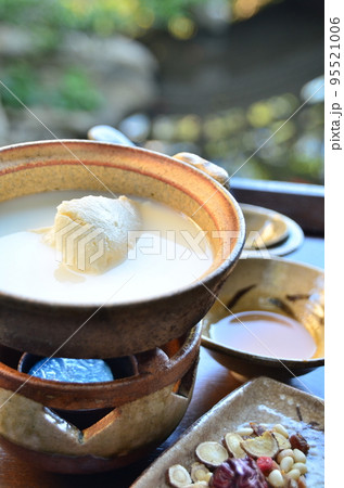 薬膳で食べる湯豆腐 95521006