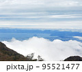伊吹山 山頂から望む雲海と琵琶湖 95521477