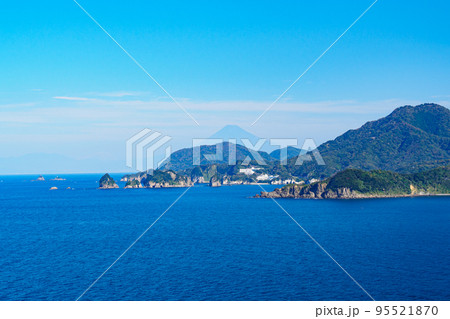 駿河湾を望む伊豆半島静岡県松崎町室岩洞 駿河湾を望む伊豆半島静岡県松崎町室岩洞 95521870
