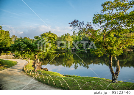 《愛知県》愛・地球博記念公園（モリコロパーク）日本庭園のかえで池 95522440