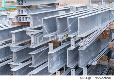資材置き場の鉄骨 95522690
