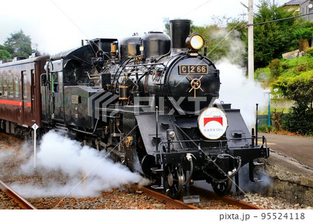 鉄道開業150周年・記念HMを掲げて力走!! SLもうか・真岡鉄道C12-66 95524118