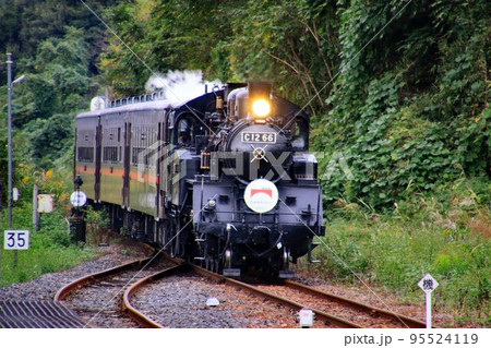 鉄道開業150周年・記念HMを掲げて力走!! SLもうか・真岡鉄道C12-66 95524119