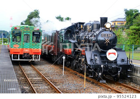 鉄道開業150周年・記念HMを掲げて力走!! SLもうか・真岡鉄道C12-66 95524123