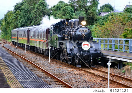 鉄道開業150周年・記念HMを掲げて力走!! SLもうか・真岡鉄道C12-66 95524125
