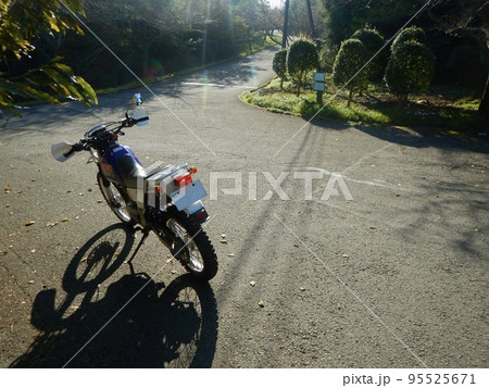 バイクとある田舎道 バイクとある田舎道 95525671