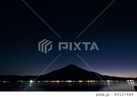 幻想的な夕景(山中湖) 95527484