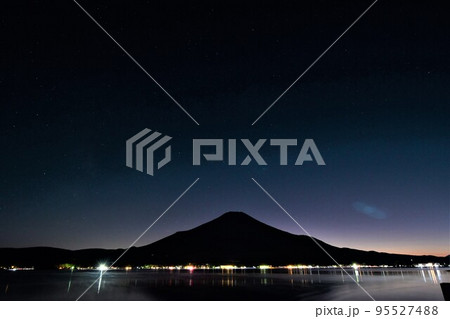 幻想的な夕景(山中湖) 95527488