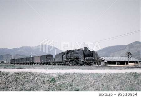 昭和43年 D60牽引貨物列車、九州 筑豊本線 記録写真 古いカラー写真 昭和43年 D60牽引貨物列車、九州 筑豊本線 記録写真 古いカラー写真 95530854