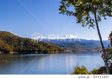 【北海道･天人峡】忠別湖の雄大な大雪山とダム湖の大パノラマ 95531897