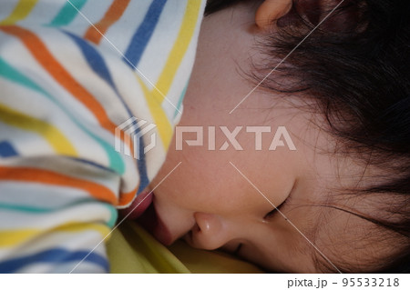 赤ちゃん ベビー 赤ん坊 95533218