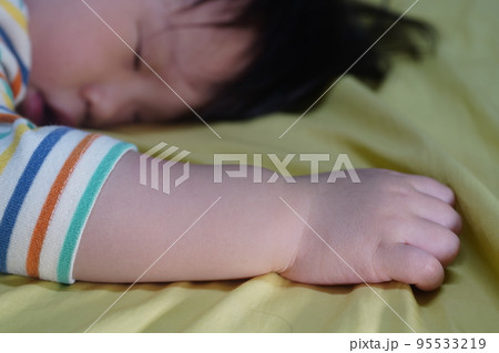赤ちゃん ベビー 赤ん坊 95533219