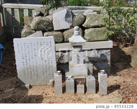 安徳天皇社 、屋島古戦場、源平の合戦で亡くなったつわもの達の墓をこの地に集めた三界萬霊供養塔、高松市 95533226