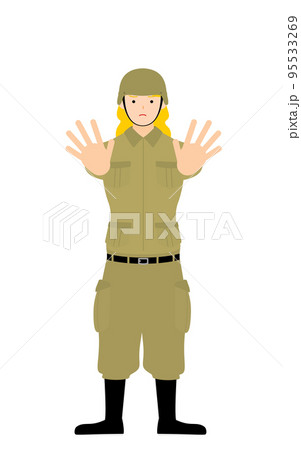 女性兵士のポーズ、ストップ！　両手を前に突き出す 95533269