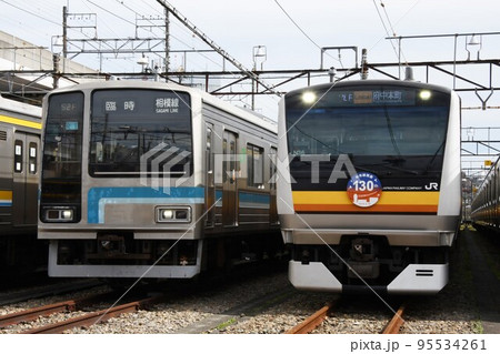 車両基地で並ぶ相模線の205系500番台と南武線のE233系8500番台 95534261