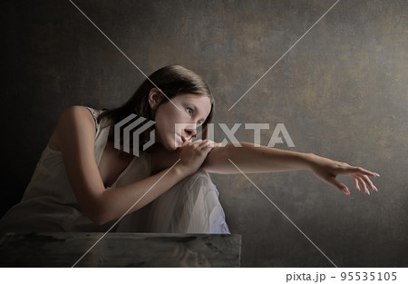 Portrait of beautiful girl in studio Portrait of beautiful girl in studio 95535105