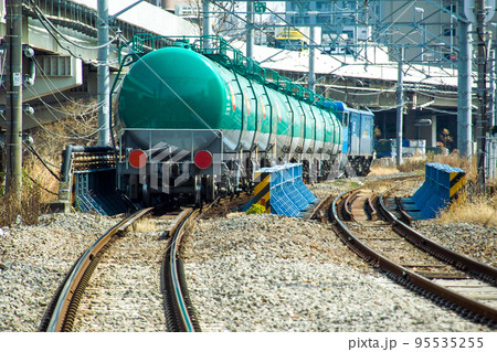神奈川県横浜市臨海部を走る神奈川臨海鉄道です 95535255