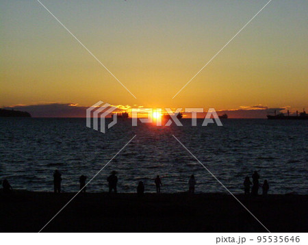 海に沈む太陽（海外 95535646