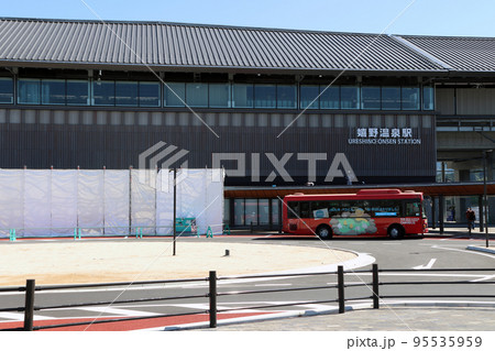 西九州新幹線　嬉野温泉駅（西口/温泉口駅舎） 95535959