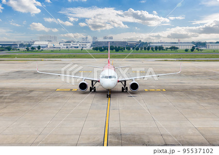 Airplane taxi in taxiway after landing and prepare to park in passenger gate. 95537102