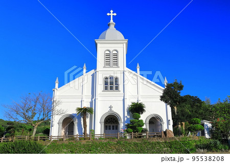 【熊本県】快晴の大江天主堂（天草） 95538208