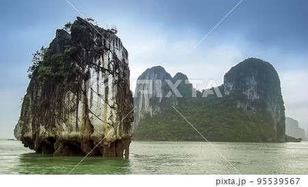 ベトナム・ハロン湾 / Hòn Đỉnh Hương, Ha Long Bay 95539567