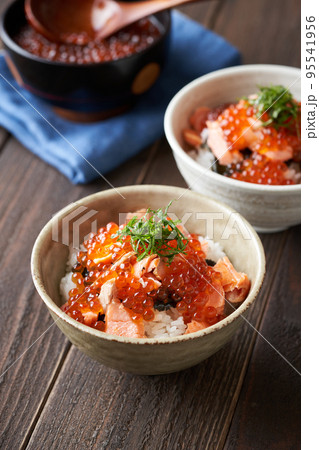 鮭といくらの親子丼 95541956